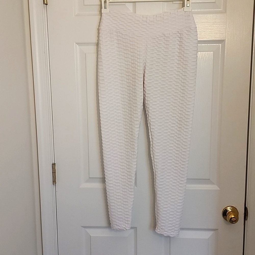 XL Body Contour All White Leggings